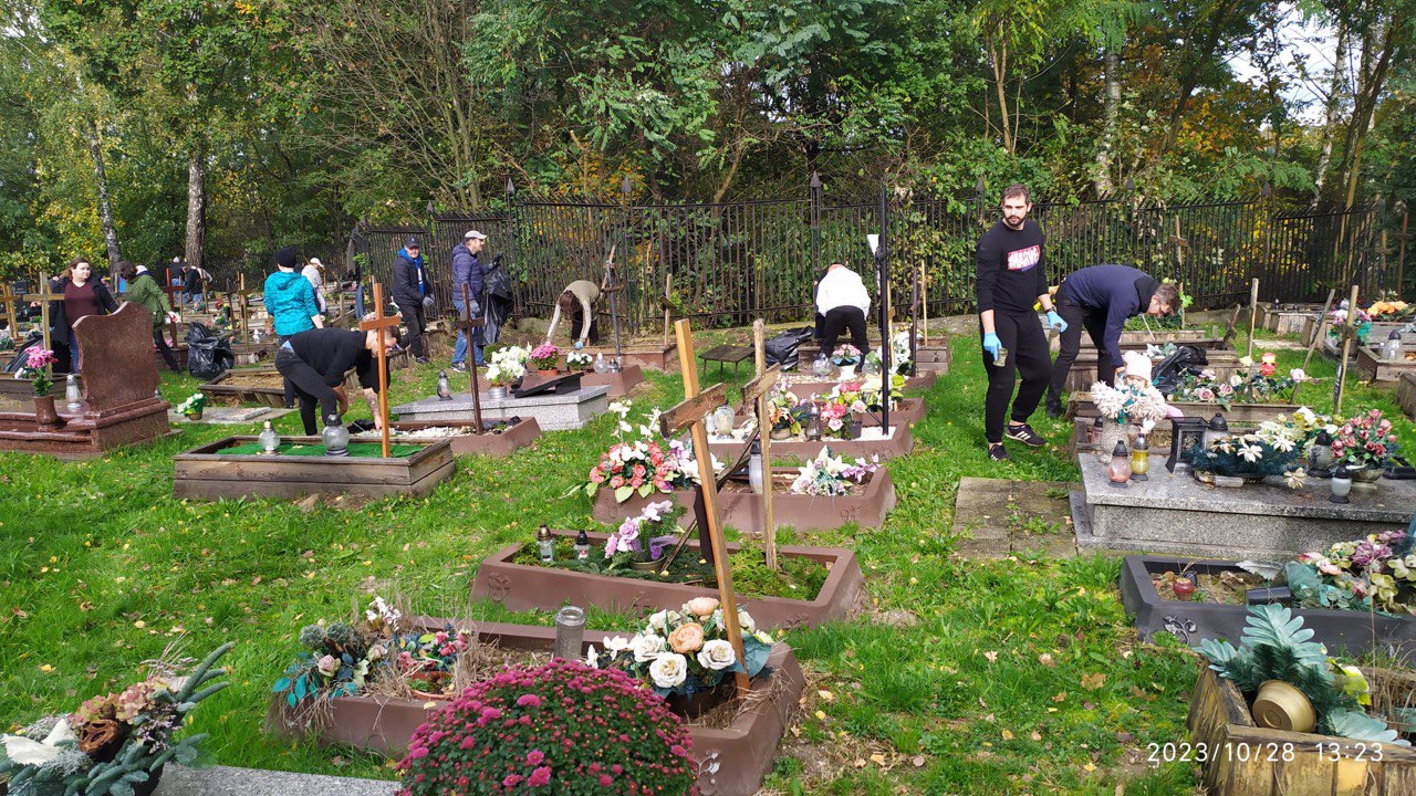 sprzątanie grobów cmentarz komunalny wodzisław5